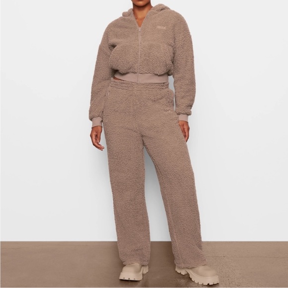 NWT Skims Teddy Sherpa Track Pant - Picture 1 of 11